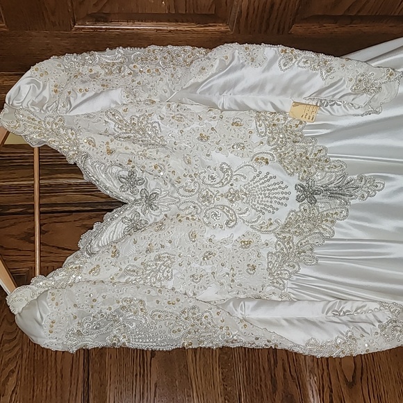 Vintage Victorian beaded satin wedding gown with long train NWT sold as is - Picture 3 of 13